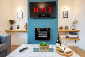 Luxury 4 Bedroom House With Parking