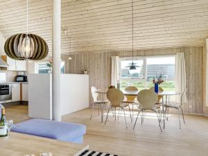 Holiday Home Tilje - 80m from the sea by Interhome