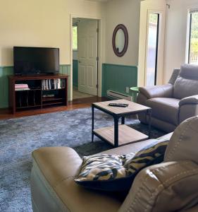 Blue Cypress Suite- Downtown Tofino