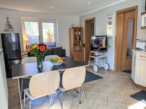 Holiday Home Dat lütt Huus by Interhome