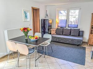 Holiday Home Dat lütt Huus by Interhome