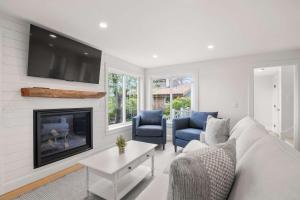 Serene Cozy Waterfront 3 Mi to Downtown