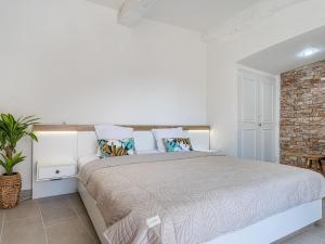 Apartment Hameau de Guerrevieille by Interhome