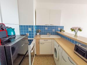 Apartment Le Méditerranée-4 by Interhome