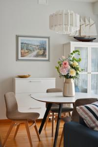 Charming Seaside Apartment