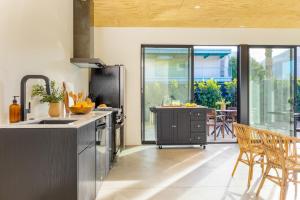 Blackhaus C: 4 Bedroom Suite by AvantStay 4-Room Retreat