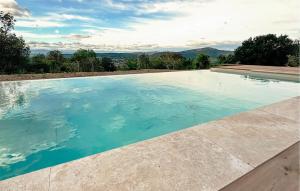 Maisons de vacances 2 Bedroom Cozy Home In Salavas : photos des chambres