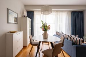 Charming Seaside Apartment