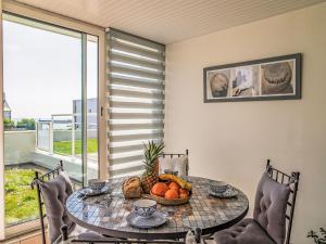 Apartment Entre port et plages by Interhome