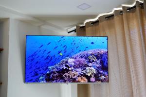 Blue 2BR 2BA 10 Min Beach Walk