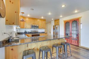 14 Mi to Beaver Mountain Ski Area Group Getaway!