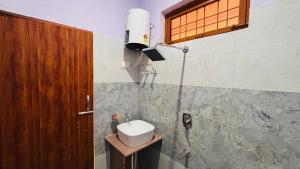 Hotel Travelling Stand