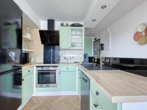 Apartment Le Fidji-2 by Interhome