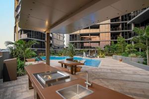 Stunning Getaway One King Bed with Unlimited Wi-Fi