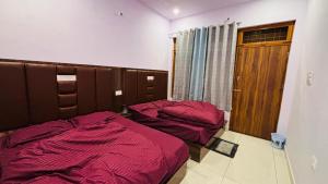 Hotel Travelling Stand