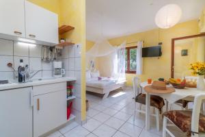Apartments Gordan with garden, 3 min walk to the beach