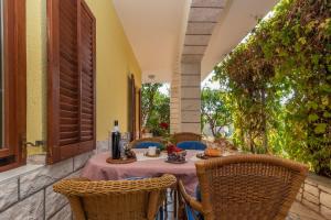 Apartments Gordan with garden, 3 min walk to the beach