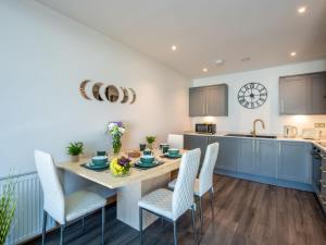 Apartment Shore Street by Interhome