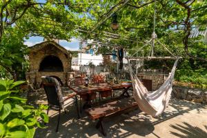 Apartments Gordan with garden, 3 min walk to the beach