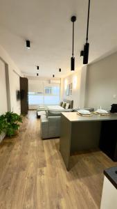 The Urban Chic Nest- Aristotelous Square