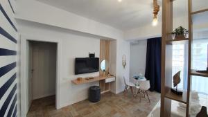 Lakeside Studio Building Stefan