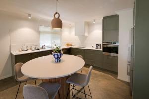 Sunday, Stunning Modern Beach House