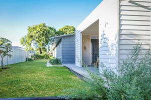 Sunday, Stunning Modern Beach House