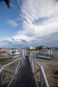 Marina Views - Family friendly by Custom Bnb Hosting