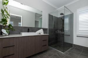 Kawana Retreat - modern Dunsborough holiday haven. - 4hvězdičkové hotely ve městě Dunsborough