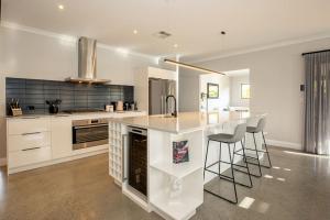 Kawana Retreat - modern Dunsborough holiday haven.