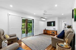 Tropical Retreat with BBQ Deck