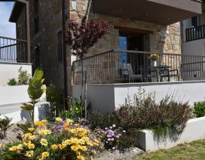 Stone Hut Apartments