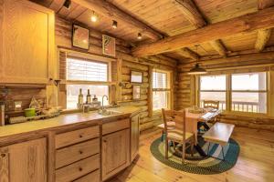 Furnished Deck + Views: Walpole Cabin Retreat