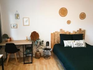 Appartements JOLI STUDIO AVEC PARKING ET NETFLIX - Proche du palais des exposition, du stade de Beaublanc et du Zenith : photos des chambres