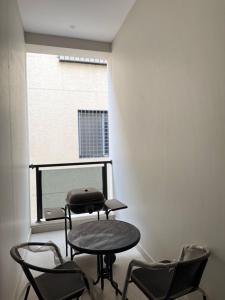 An apartment with two bedrooms a living room and a kitchen شقة غرفتين نوم وصالة ومطبخ