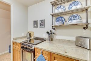 Fish and Hike Apartment with Pool Table in Ketchikan!