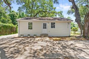 NO WORRIES! Beachy cottage 5 Minute walk to beach