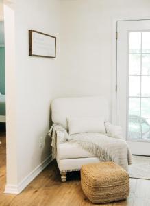 NO WORRIES! Beachy cottage 5 Minute walk to beach