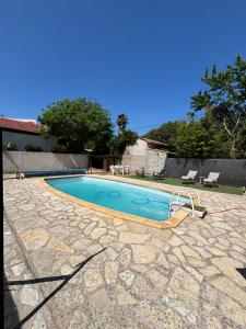 UNIQUE Appartement cosy dans villa avec piscine très bien placé