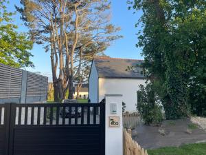 Villas Ty Glazu Villa neuve grand confort, jardin 1600m2, GR34, criques, restos et port Doelan a pied : photos des chambres
