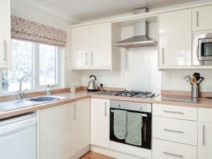 Chalet Woodpecker Lodge by Interhome