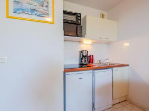 Apartment Les Calanques du Parc-9 by Interhome