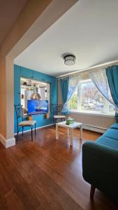 The Heart of Hicksville House