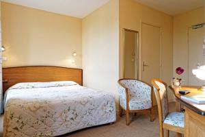 Hotels Logis Des Trois Maures : Chambre Double ou Lits Jumeaux