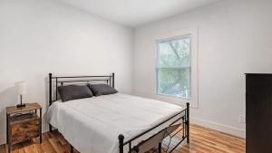 Explore Niagara Falls from This 12-Bedroom Home