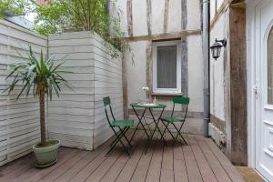 Cozy Studio with Terrace in Rouen - City Center