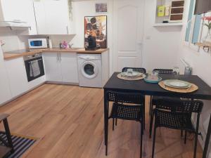 Cozy Studio with Terrace in Rouen - City Center