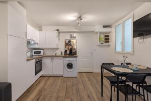 Cozy Studio with Terrace in Rouen - City Center