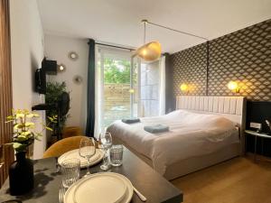 Art Deco Studio avec terrasse aux portes du parc