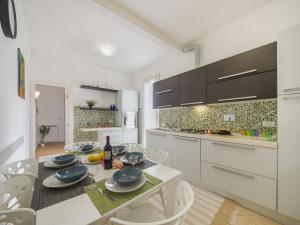 Apartment Appartamento La Conchiglia by Interhome